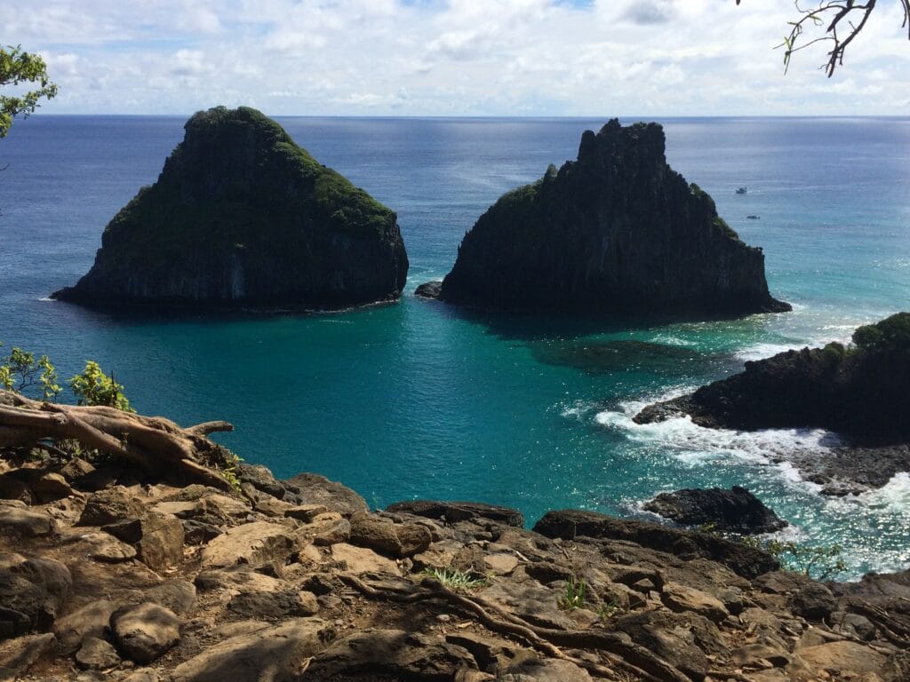 Morro Dois Irmãos, Fernando de Noronha — foto ilustrativa do destino
